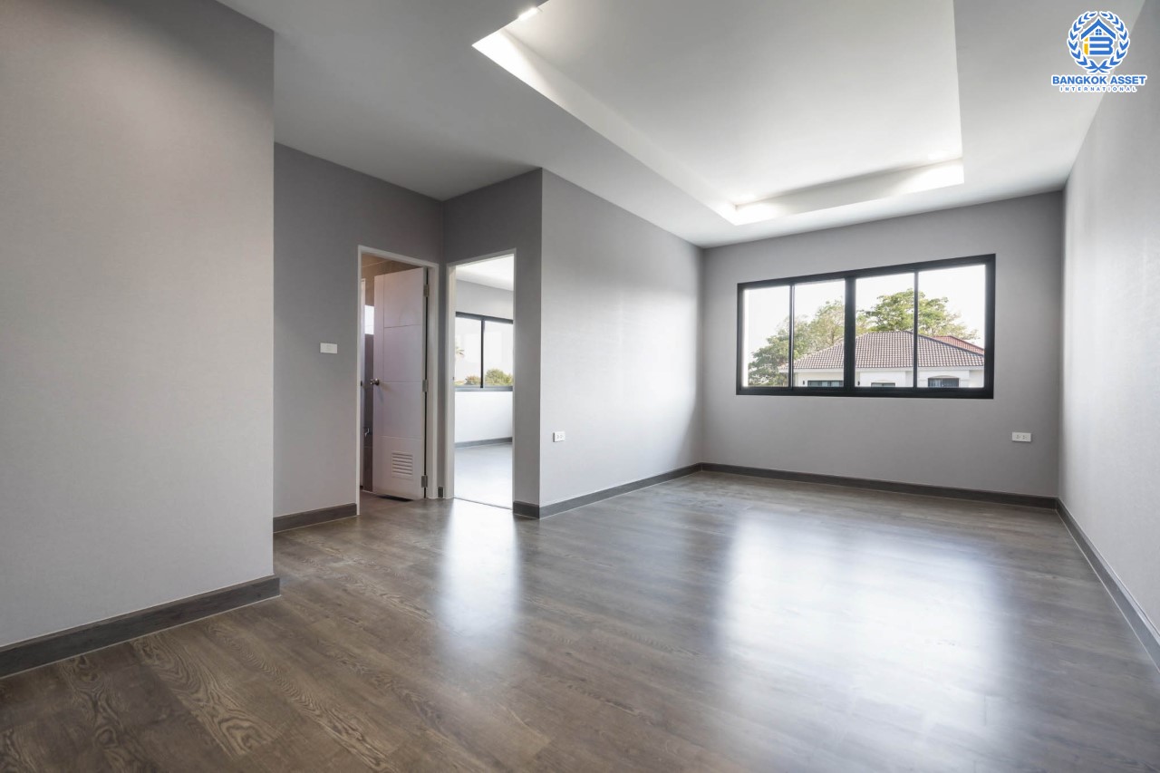 บ้านมือสองตกแต่งใหม่ แบรนด์ LH หลังมุม ดีไซน์สุดหรูหรา เนื้อที่ 121 ตร.ว. ม.ลดาวัลย์ ปิ่นเกล้า-บรมราชชนนี ฟังก์ชันจัดเต็ม 3 ห้องนอน 1 ห้องอเนกประสงค์ชั้นล่าง 3 ห้องน้ำ จอดรถได้ถึง 4 คัน บนพื้นที่ใช้สอยถึง 330 ตร.ม. ทำเลศักยภาพเชื่อมต่อหลายเส้นทาง ใกล้ ม.มหิดล และเซ็นทรัลศาลายา